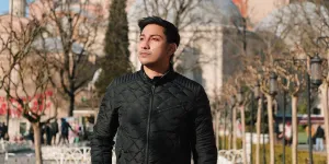 7 Potret Terbaru Keluarga Azhari yang Disebut Anti Gagal, Kini Tinggal Terpisah di 3 Benua