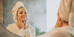 8 Cara Menghaluskan Kulit Wajah yang Kasar Menggunakan Bahan Alami