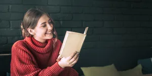 8 Jenis Karya Sastra Beserta Pengertian dan Ciri-cirinya