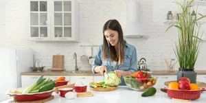 8 Jenis Makanan yang Baik Dikonsumsi Bagi Penderita Asam Urat, Supaya Nggak Kambuh