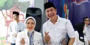 Adipura Prabahaswara dan Advokat Ana Sofa Yuking Sambangi Rutan Pondok Bambu dalam Acara Bakti Sosial PERADI SAI