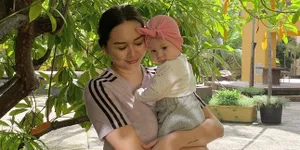 Agama Suami Dipertanyakan, Aura Kasih Beri Jawaban Menohok ke Netizen