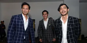 Agenda Tersembunyi, Jokowi Ketahuan Nonton 'WARKOP DKI REBORN'