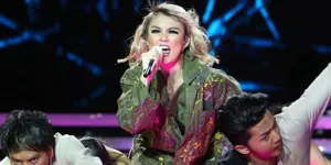 Agnes Monica Diramalkan Bisa Menikah di Tahun 2017 Tetapi...