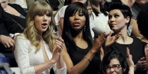 Aktivitas Seru Taylor Swift Bareng BFF-nya