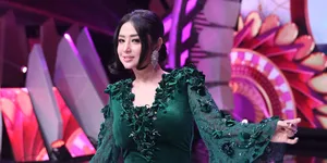 Ambil Job Tahun Baru, Dewi Perssik Dapat Bayaran Dobel