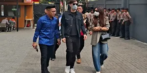 Anthony Xie Hadir Bersama Audi Marissa di Sidang Cerai Perdana