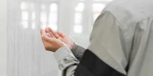 Apa Hukum Membaca Doa Qunut saat Salat Witir di Pertengahan Ramadan?
