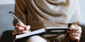 Apakah Wanita Haid Diperbolehkan I'tikaf? Simak Penjelasan Lengkap dari Para Ulama!