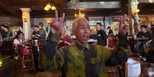 Ari Lesmana Pegang Kursi Produser, Garap Album Whisnu Santika