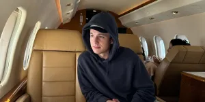 Arti dan Makna Lagu Charlie Puth - One Call Away, Selalu Hadir dan Siap Menolong Orang yang Dicintai