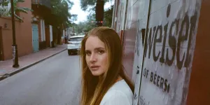 Arti dan Makna Lagu Lana Del Rey - Chemtrails Over the Country Club, Rindu Masa Lalu yang Sederhana