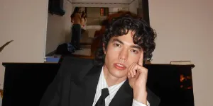 Arti dan Makna Lagu Memories Conan Gray, Tentang Kenangan yang Terus Menjadi Bayang-Bayang