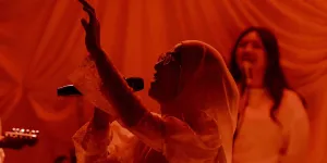 Arti dan Makna Lagu Runtuh Feby Putri Ft. Fiersa Besari yang Mengungkap Kerapuhan Manusia di Balik Topeng