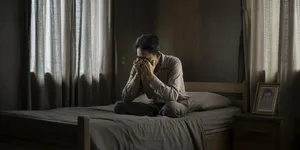 Arti dari Mimpi Teman Meninggal: Tafsir Psikologi, Primbon Jawa, hingga Cara Menyikapinya