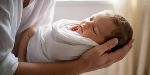 Arti dari Mimpi Menggendong Bayi Menurut Psikologi, Islam, dan Primbon Jawa