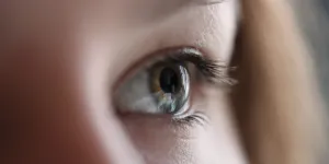 12 Arti Kedutan Kelopak Mata Kiri Atas Menurut Primbon dan dari Berbagai Negara Beserta Cara Mengatasinya