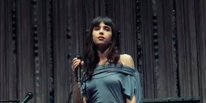 Arti Makna Lagu Sofia - Clairo, Kisahkan tentang Cinta yang Terasa Terlarang