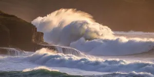 Arti Mimpi Air Laut Pasang Besar: Makna, Tafsir, dan Penjelasannya