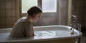 Arti Mimpi Berendam di Air Keruh Menurut Psikologi dan Tafsir Spiritual