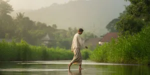 Arti Mimpi Berjalan di Atas Air Sungai Menurut Psikologi, Spiritual, dan Primbon Jawa