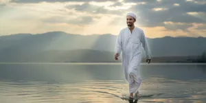 Arti Mimpi Berjalan di Atas Air Menurut Islam, Tafsir Ibnu Sirin dan Makna Spiritualnya