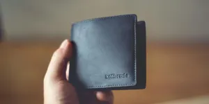 Arti Mimpi Dompet Jatuh ke Air, Tafsir Lengkap Menurut Psikologi dan Primbon Jawa