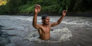 Arti Mimpi Hanyut di Air Deras Menurut Psikologi, Primbon Jawa, dan Spiritual