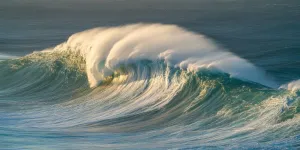Arti Mimpi Melihat Air Laut Ombak Besar: Pesan Tersembunyi dari Alam Bawah Sadar