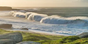 Arti Mimpi Melihat Air Laut Naik ke Daratan, Tafsir Lengkap dari Psikologi hingga Spiritual