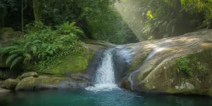 Arti Mimpi Melihat Air Terjun Jernih: Simbol Pemurnian Jiwa dan Pertanda Positif dalam Hidup