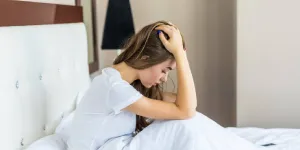 Arti Mimpi Pacar Menangis Sambil Memeluk: Makna Tersembunyi dan Pertanda dalam Hubungan