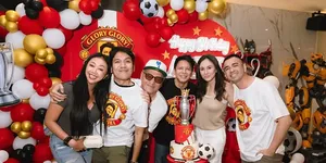 Asri Welas dan Desta Pakai Sepatu Mirip di Ultah Ariel NOAH, Bikin Salfok