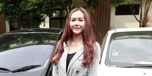 Aura Kasih Resmi Cerai dari Eryck Amaral