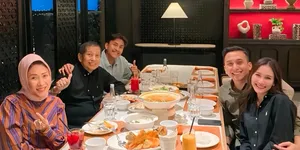 Ayu Ting Ting Santap Bareng Orangtua Kevin Gusnadi, Kian Akrab