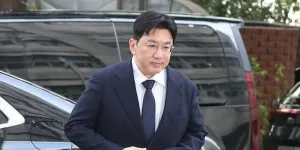 Bang Si Hyuk Jalani Pemeriksaan Polisi Terkait Kasus Dugaan Penipuan IPO