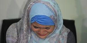 Belum Siap Wawancara, Marshanda Kabur Lewat Pintu Belakang