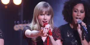 Berawal Dari Suka Nulis Puisi, Taylor Swift Ciptakan Lagu Hits