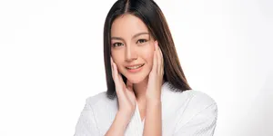 Brightening vs Hydrating, Kenapa Kulit Butuh Keduanya dalam Skincare Routine?