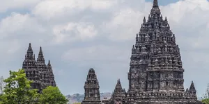 Bukan Sekadar Foto di Depan Candi, Ini 5 Faktor yang Membuat Prambanan Berbeda dari Wisata Sejarah Lainnya