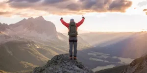 Caption Naik Gunung: Inspirasi Kata-kata Bermakna untuk Pendaki