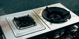 Cara Ampuh Bersihkan Kerak dan Jamur di Tungku Kompor Tanpa Menggunakan Pasta Gigi