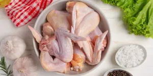 Cara Cepat Mencairkan Ayam Beku dalam 10 Menit, Hanya dengan Cuka dan Garam