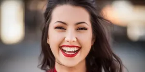 Cara Membuat Gigi Putih Mengkilat dan Berkilau, Memanfaatkan Stroberi Secara Alami dan Aman