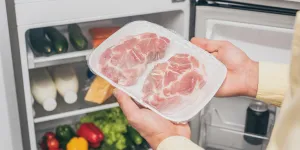 Cara Mencairkan Daging Beku dengan Cepat, Praktis, dan Aman