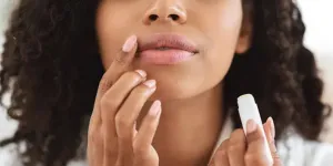 Cara Mencerahkan Bibir Gelap Secara Alami dengan Timun, Solusi Ampuh yang Wajib Dicoba