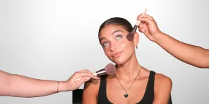 Cara Menggunakan Setting Spray untuk Riasan Tahan Lama