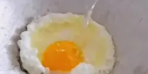 Cara Praktis Menggoreng Telur Ceplok Tanpa Minyak dan Bebas Lengket dengan 1 Bahan Ini