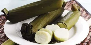 Cara Sederhana Membuat Lontong Daun Pisang Pulen dan Gurih Tanpa Merebus