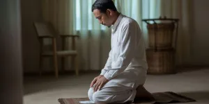 Cara Sholat Tahajud Lengkap dengan Niat, Bacaan, Doa, dan Keutamaannya